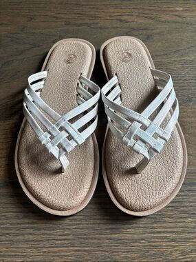 Woven Strappy Toe-Post Sandals in Light Metallic Beige